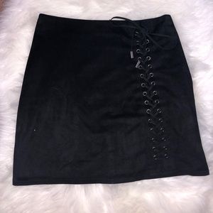 BOOHOO BLACK SUEDE MINI SKIRT